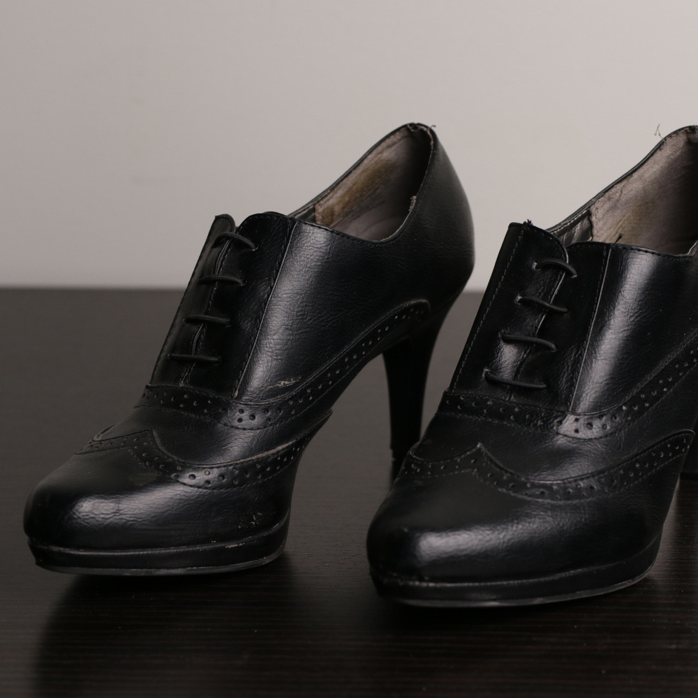 Life Stride Black Oxford Heels